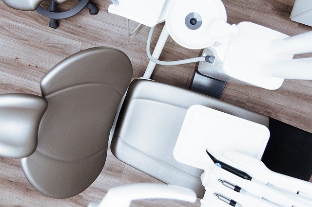 fotel dentystyczny, leczenie próchnicy